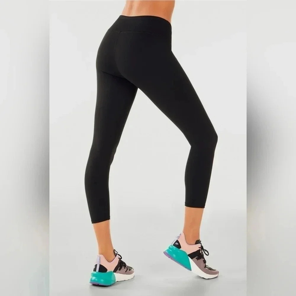 FABLETICS Define PowerHold Mid-Rise Capri, Color Black Size XS - Picture 2 of 14
